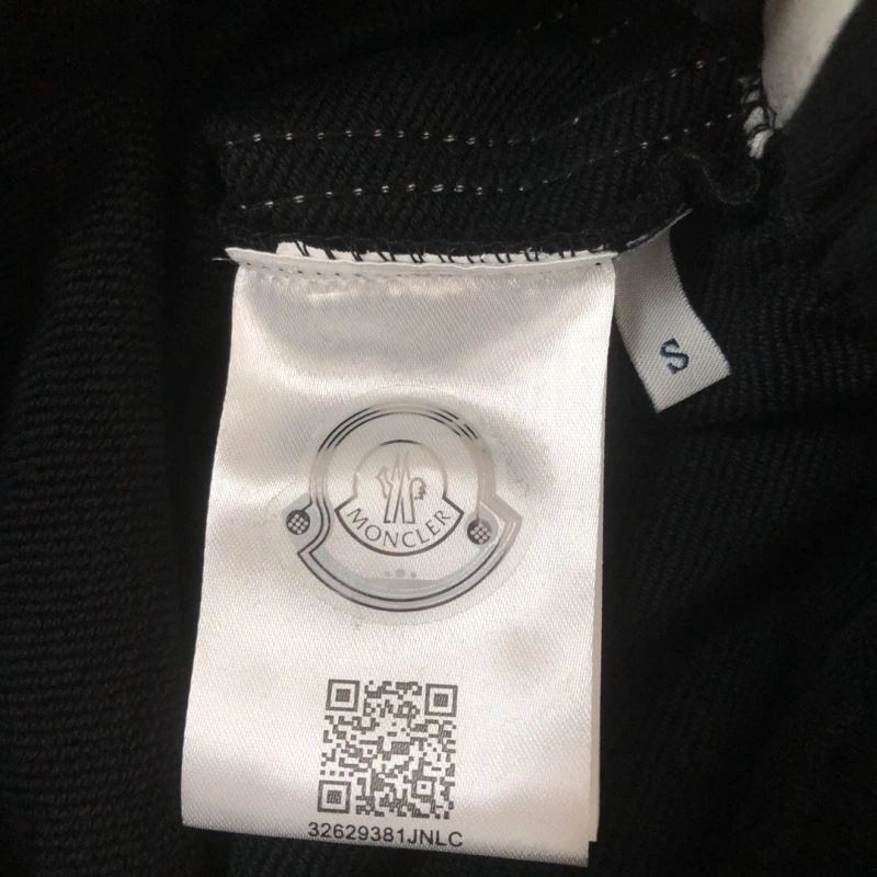 Moncler Short Suits Snug 143182