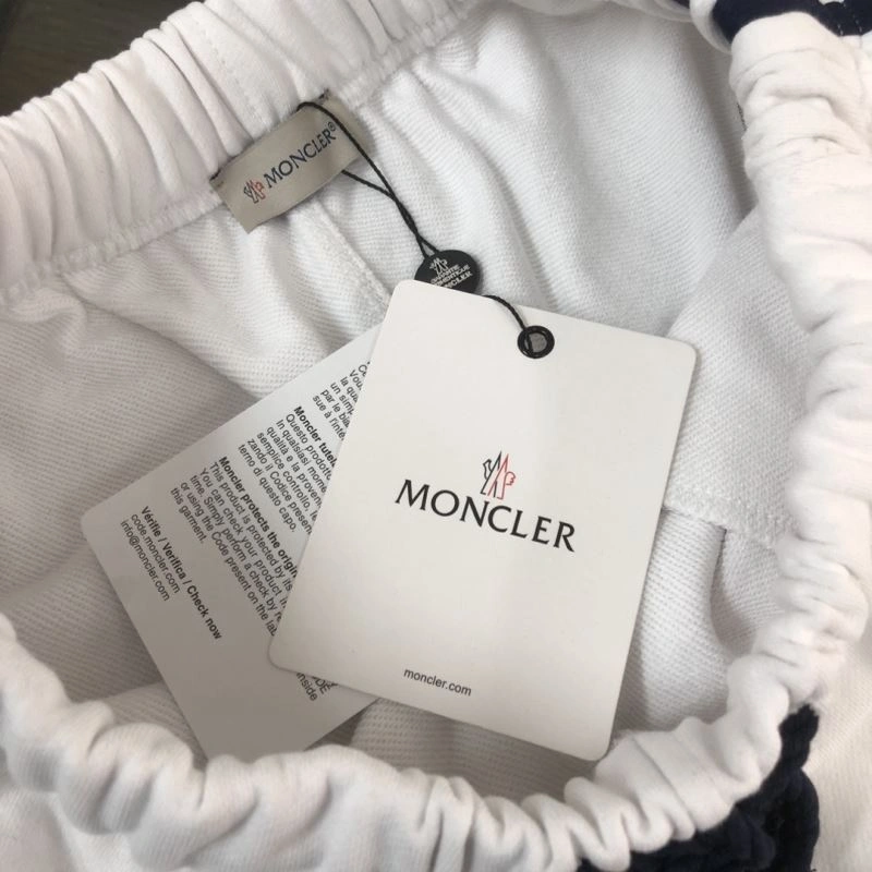 Durable Moncler Short Suits 143177