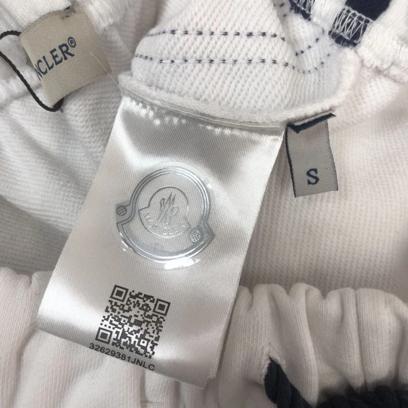 Durable Moncler Short Suits 143177