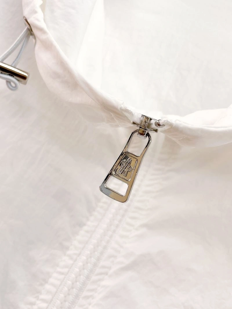 Moncler Short Suits Lightweight 141805