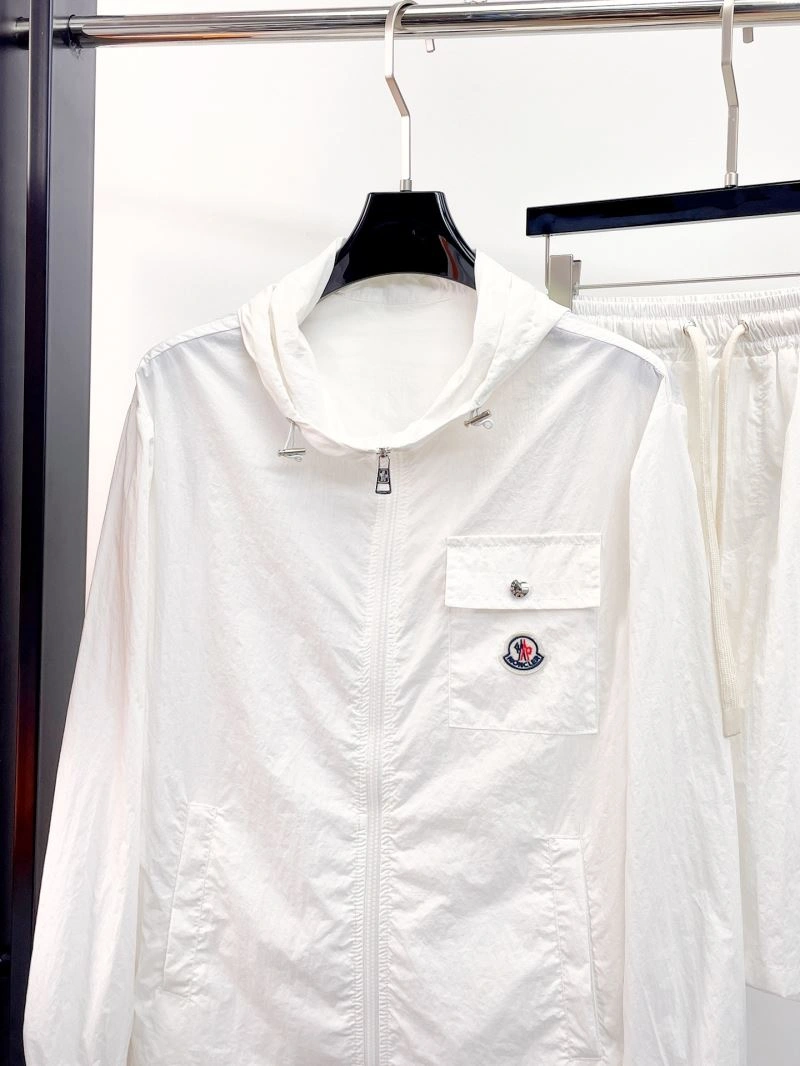 Moncler Short Suits Lightweight 141805