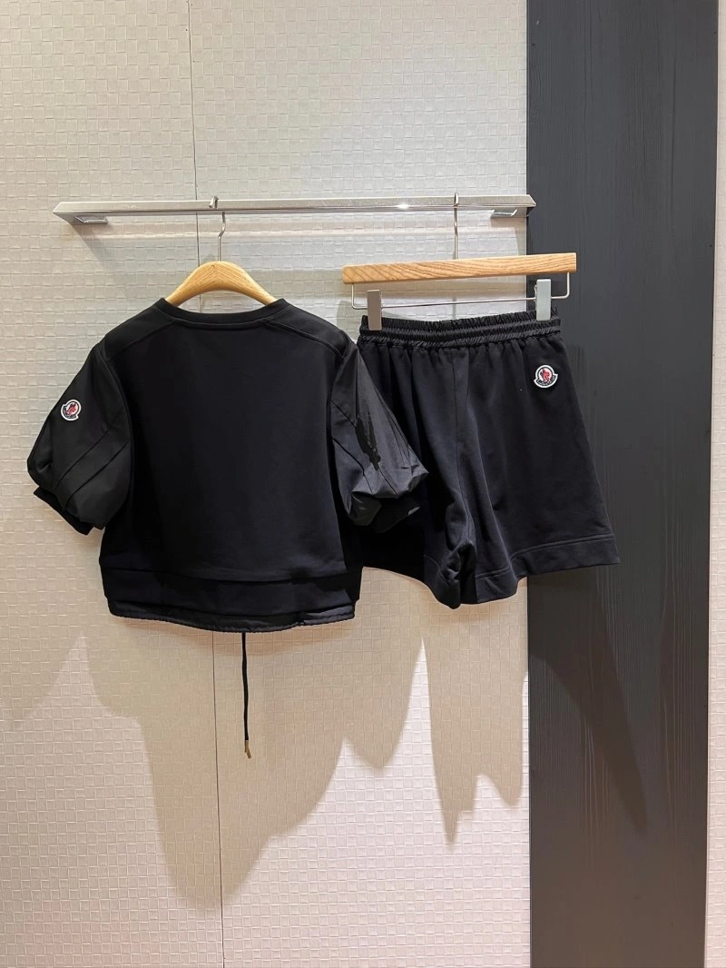 Moncler Short Suits Vibrant 139591