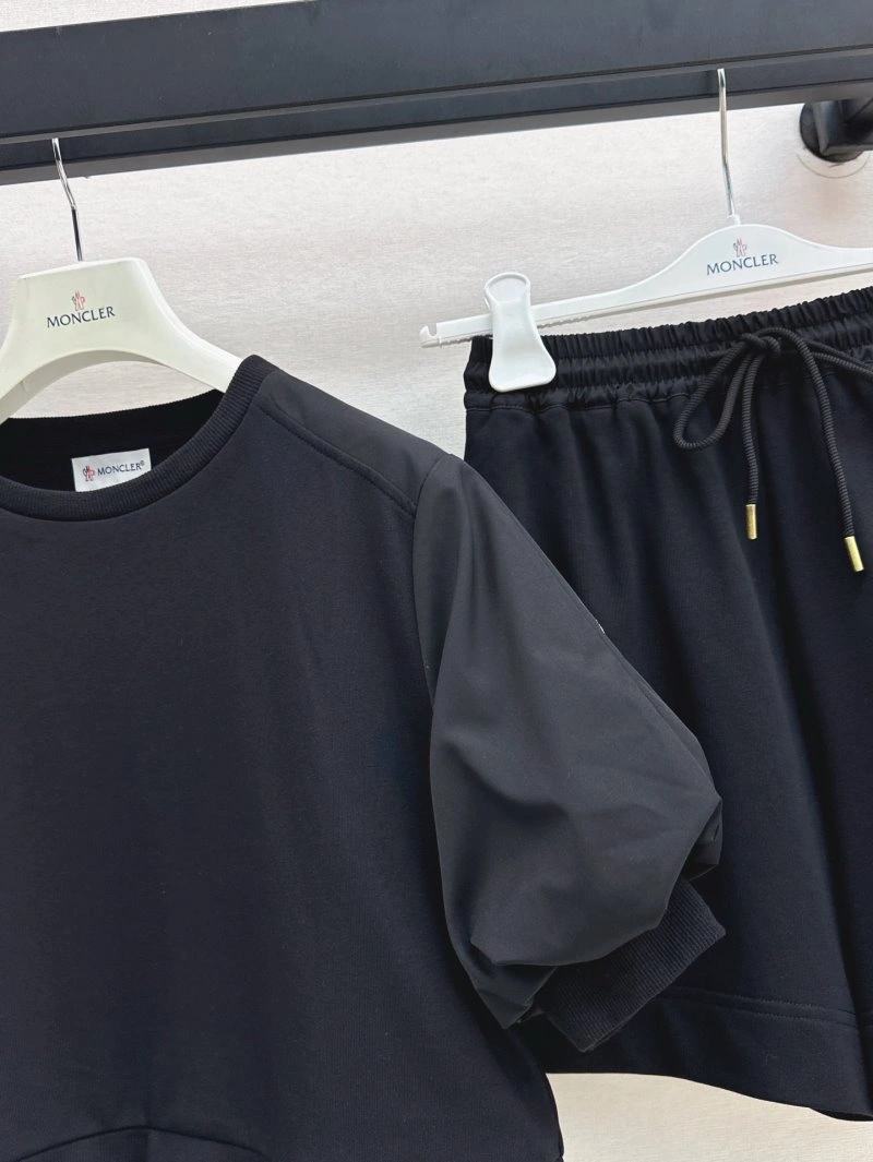 Moncler Short Suits ZipUp 139588
