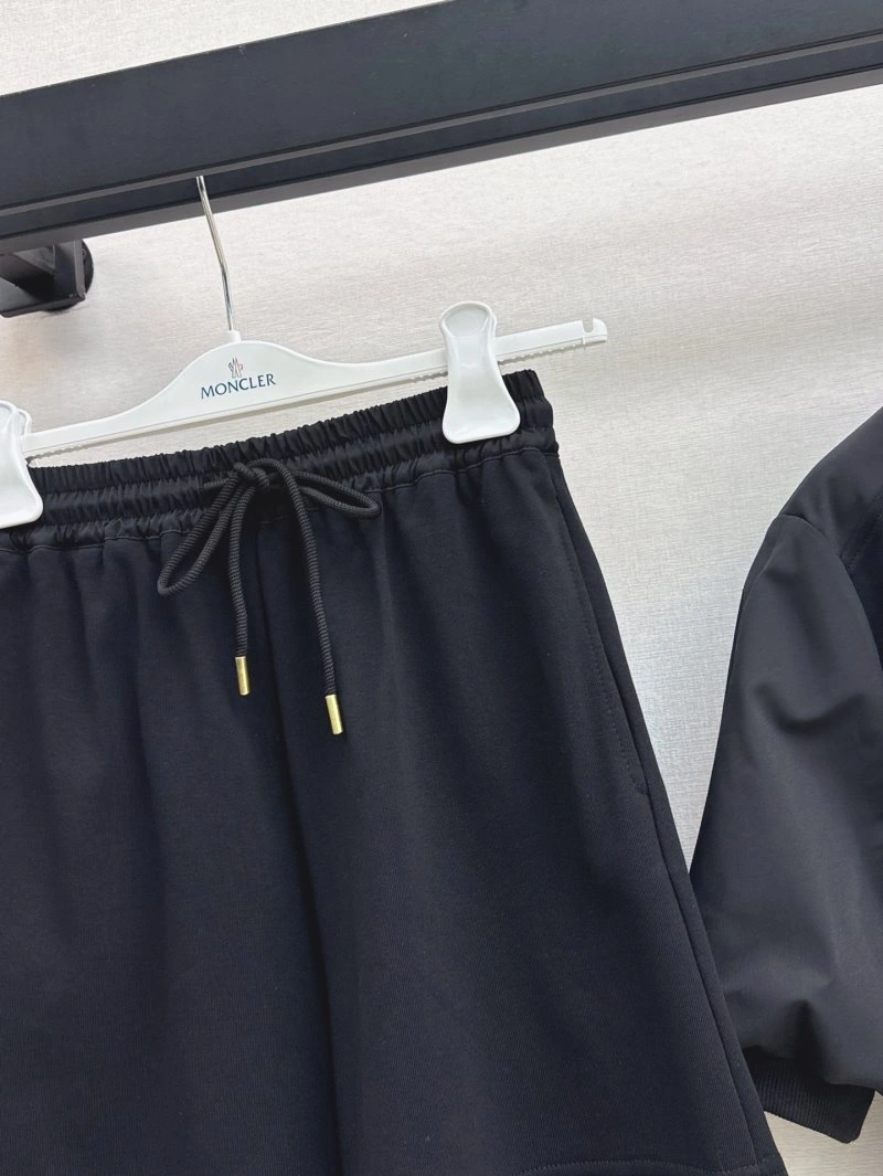 Moncler Short Suits ZipUp 139588