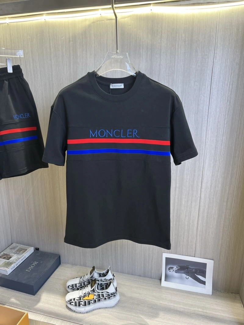 Trendsetting Moncler Short Suits 141108