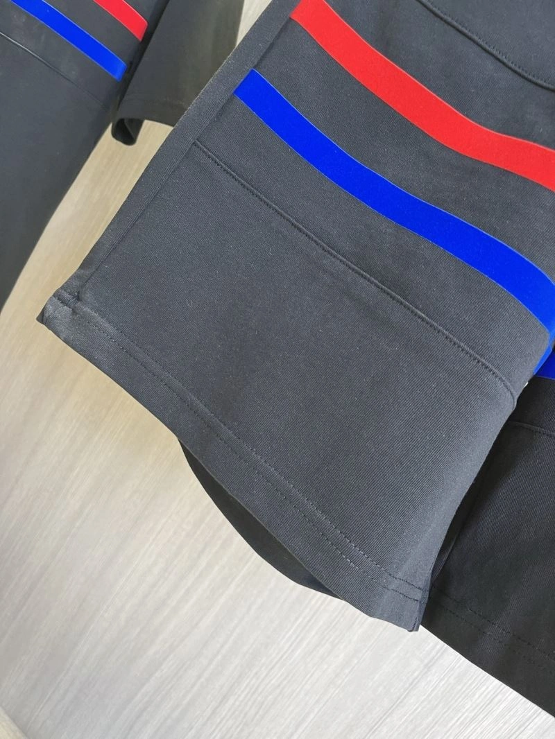 Trendsetting Moncler Short Suits 141108