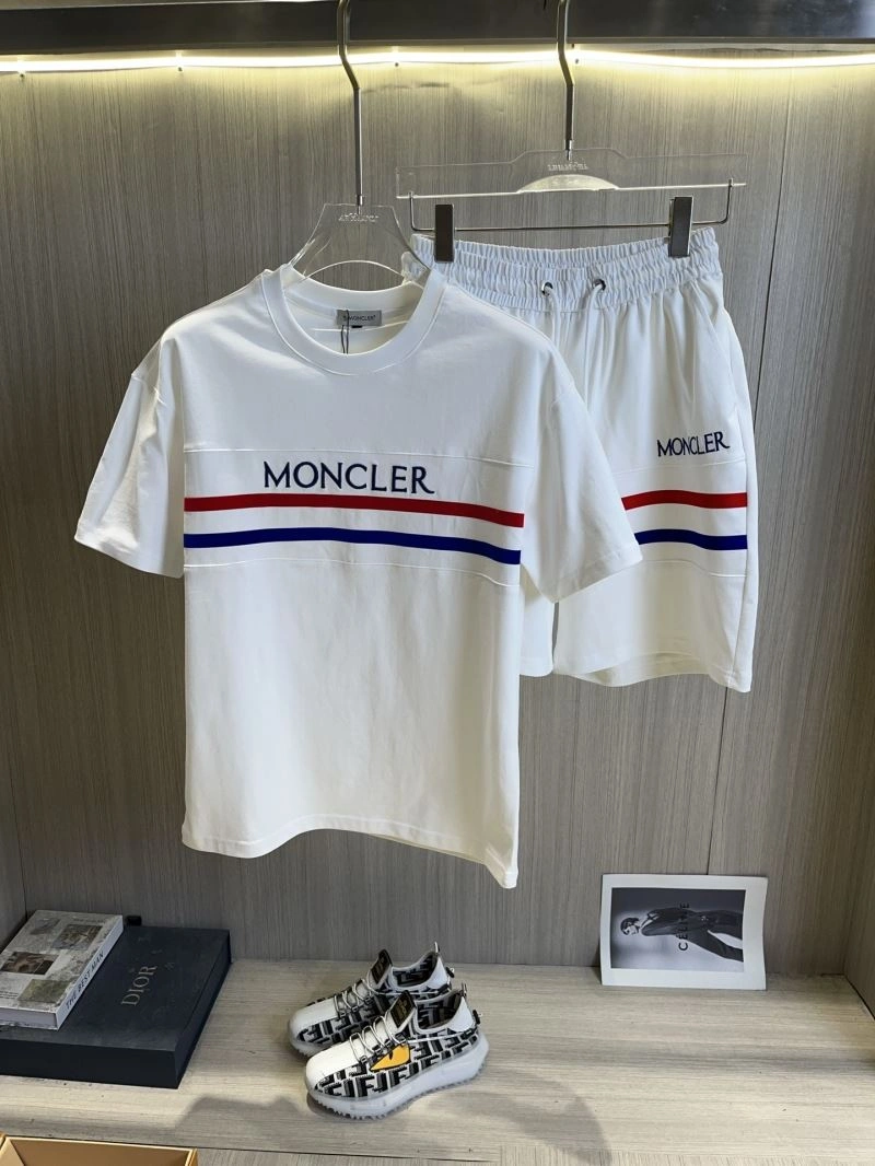 Moncler Short Suits Timeless 141125