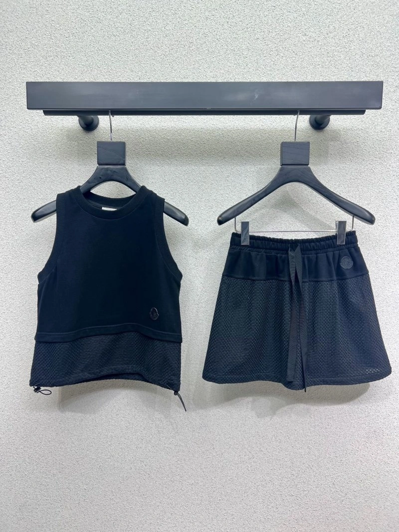 GoAnywhere Moncler Short Suits 139747