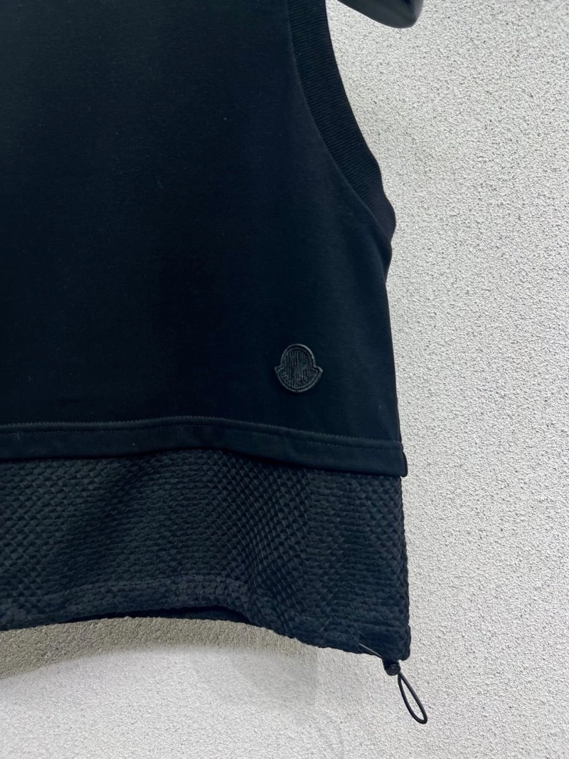 GoAnywhere Moncler Short Suits 139747