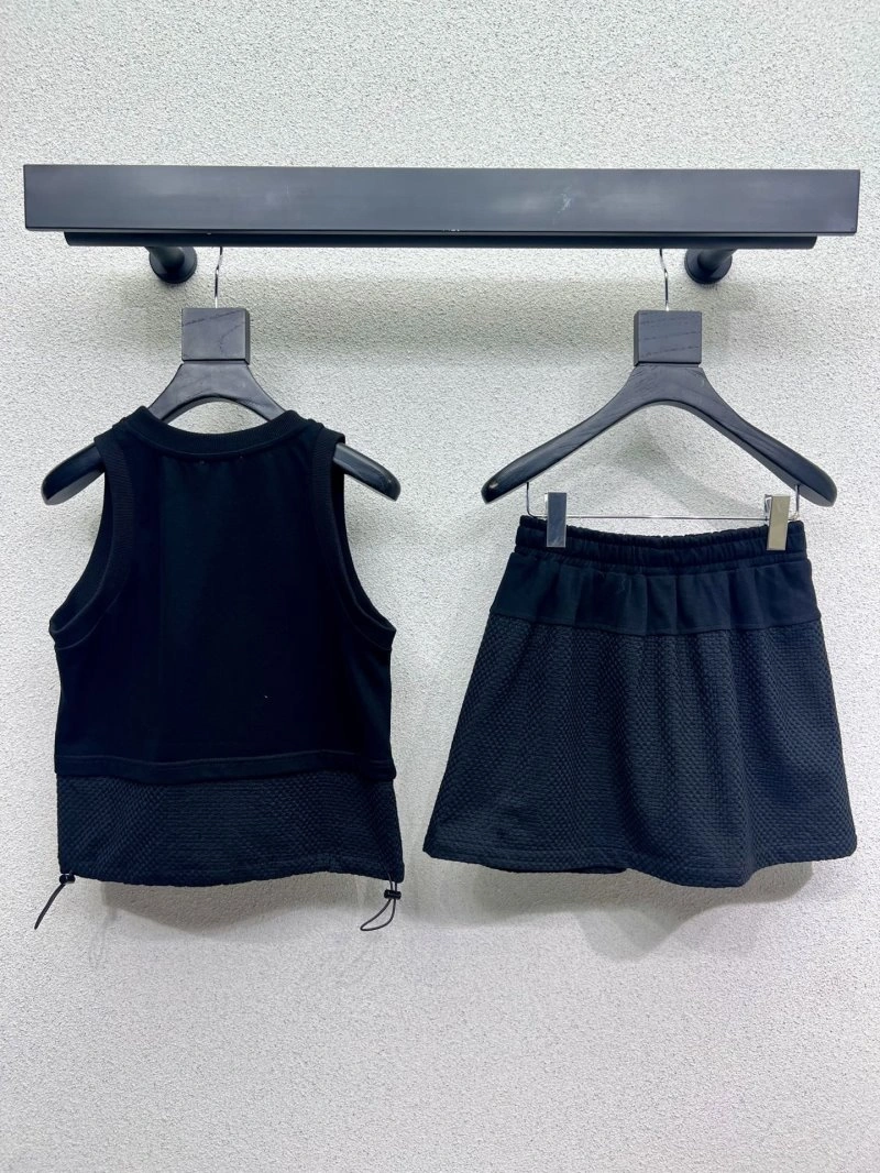 GoAnywhere Moncler Short Suits 139747