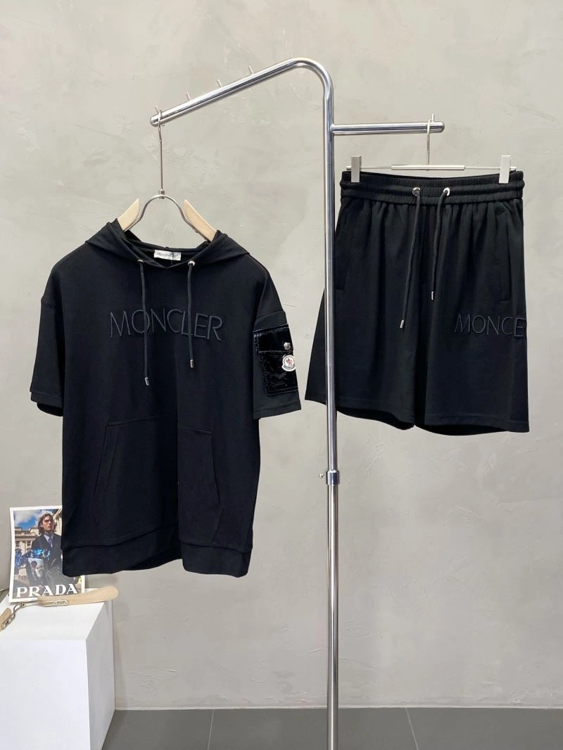 WellDesigned Moncler Short Suits 140597