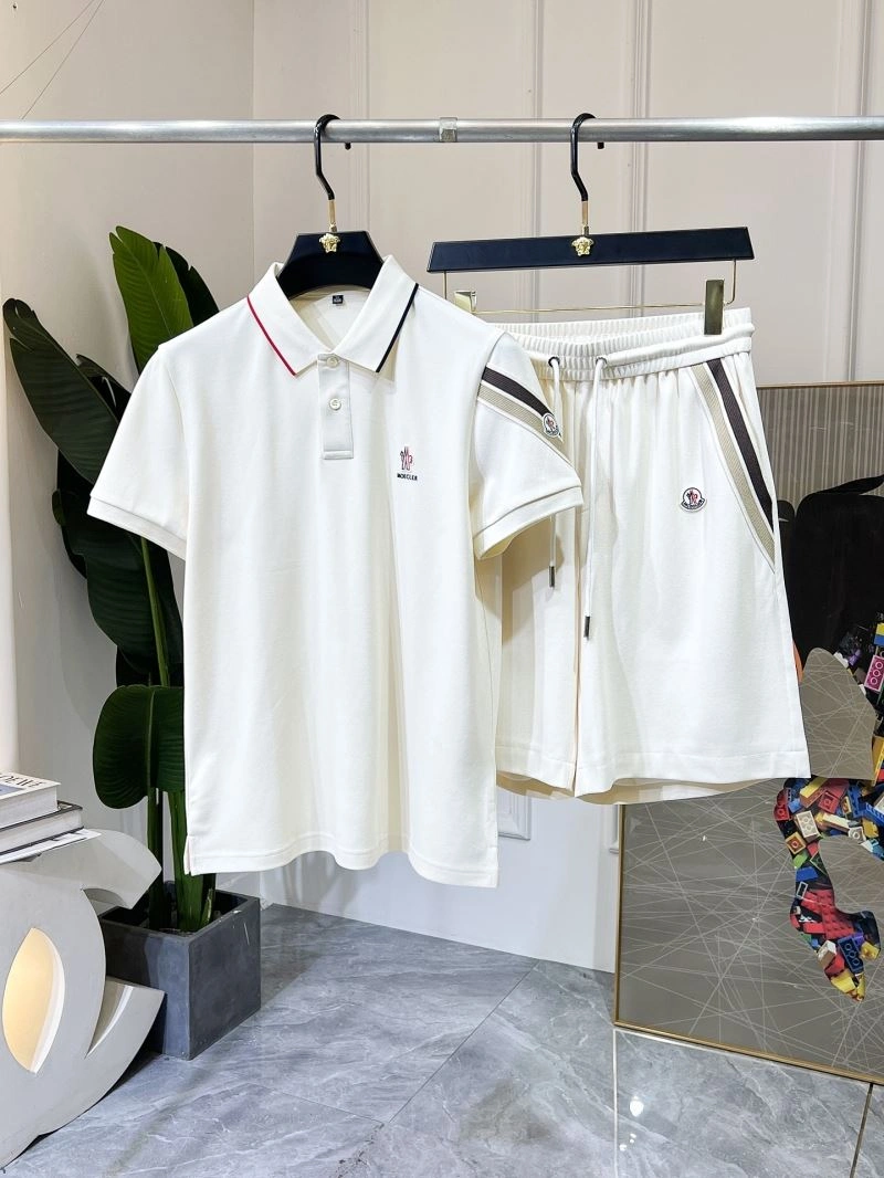 Sustainable Moncler Short Suits 140604