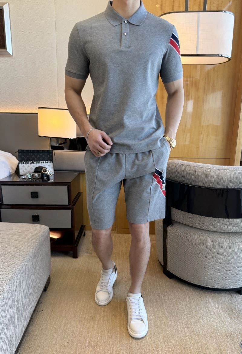 Moncler Short Suits SmoothTexture 140585