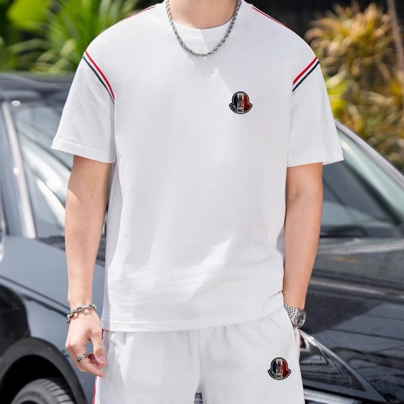 Resilient Moncler Short Suits 140132