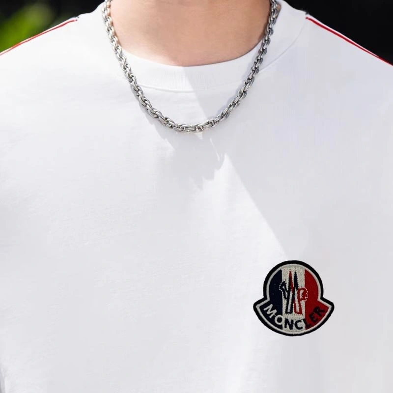Resilient Moncler Short Suits 140132
