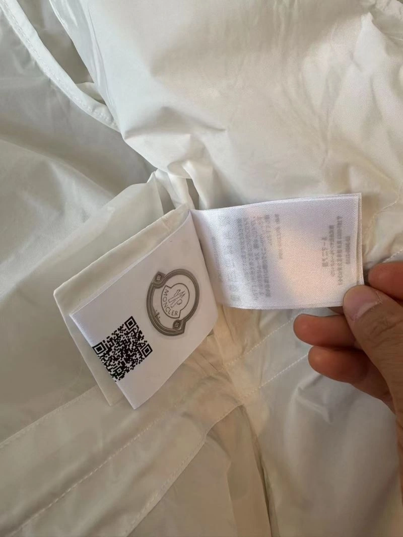 SmoothTexture Moncler Sunscreen Jacket 143164