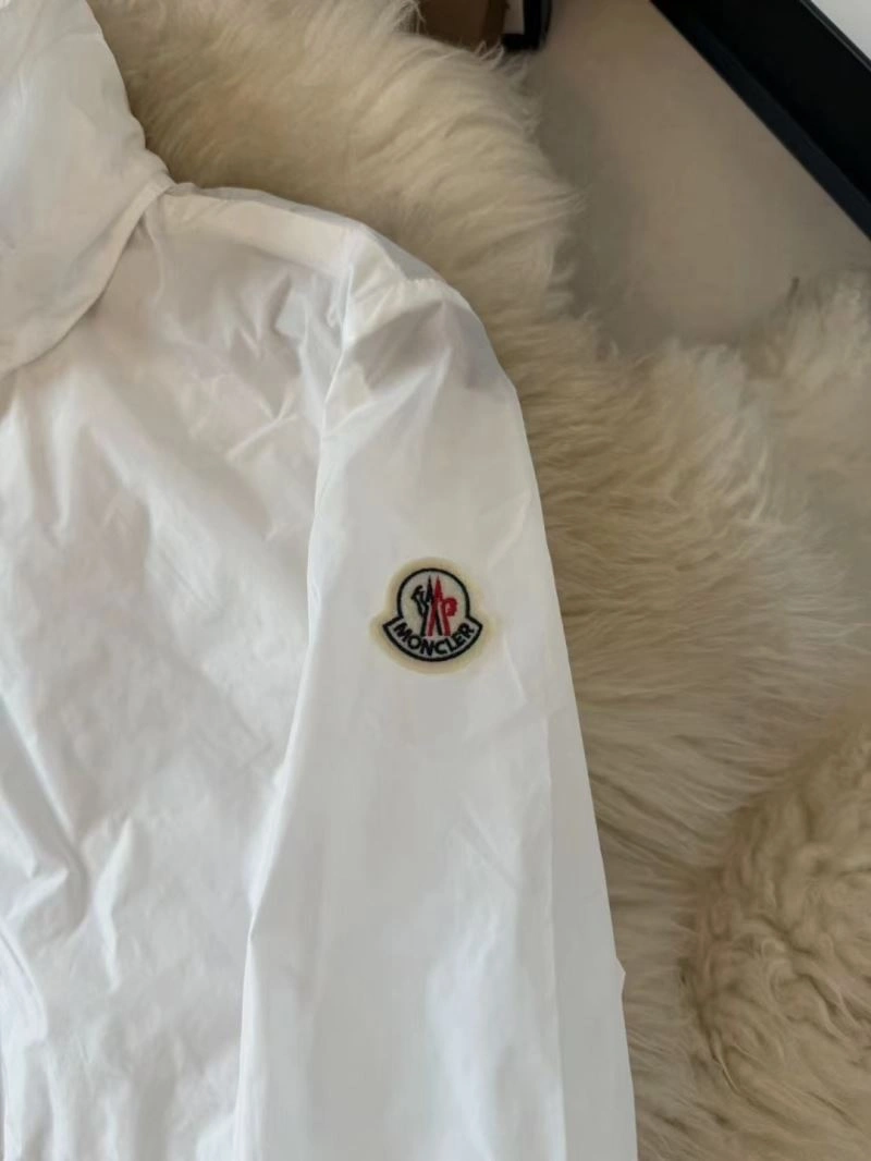 SmoothTexture Moncler Sunscreen Jacket 143164