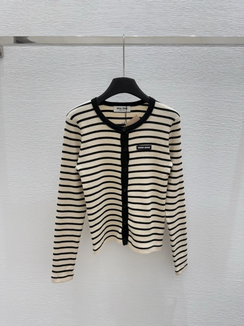 Moncler Sweaters Stretchable 139585