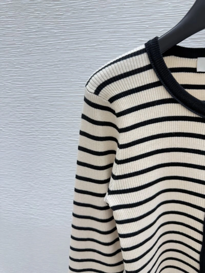 Moncler Sweaters Stretchable 139585
