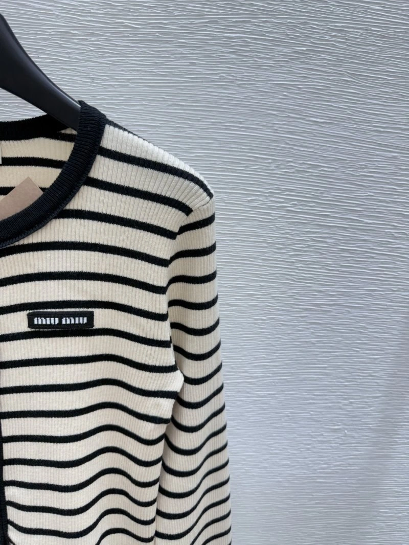 Moncler Sweaters Stretchable 139585