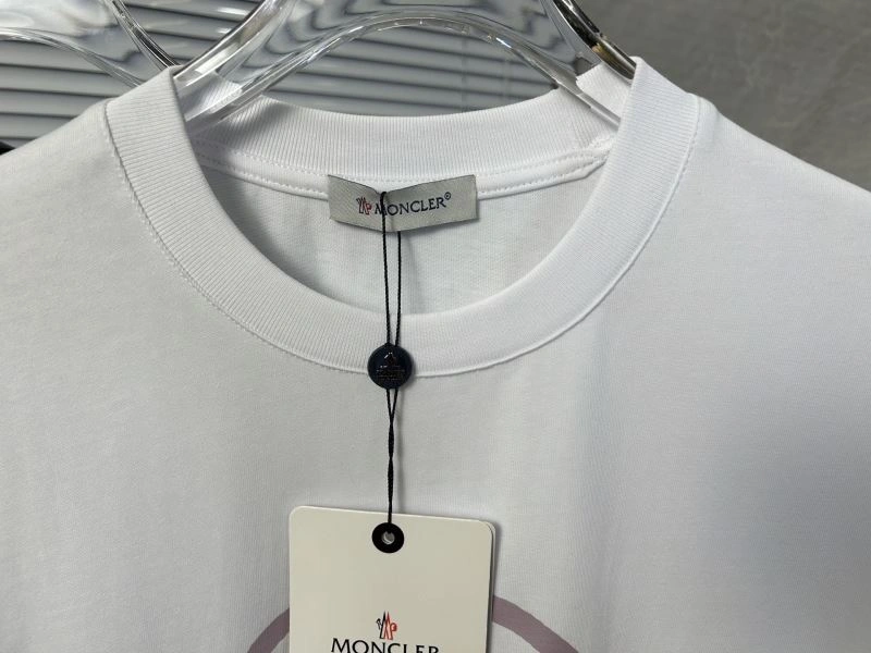 Moncler T-Shirts Minimalist 142814