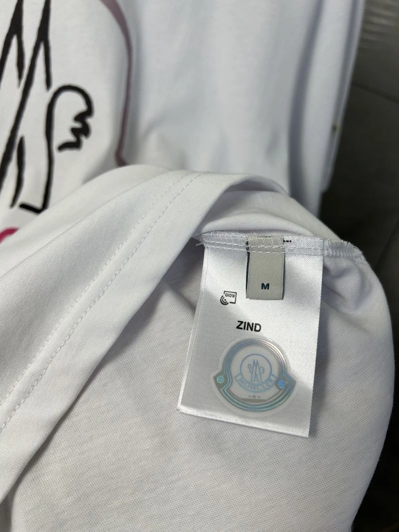 Moncler T-Shirts Minimalist 142814