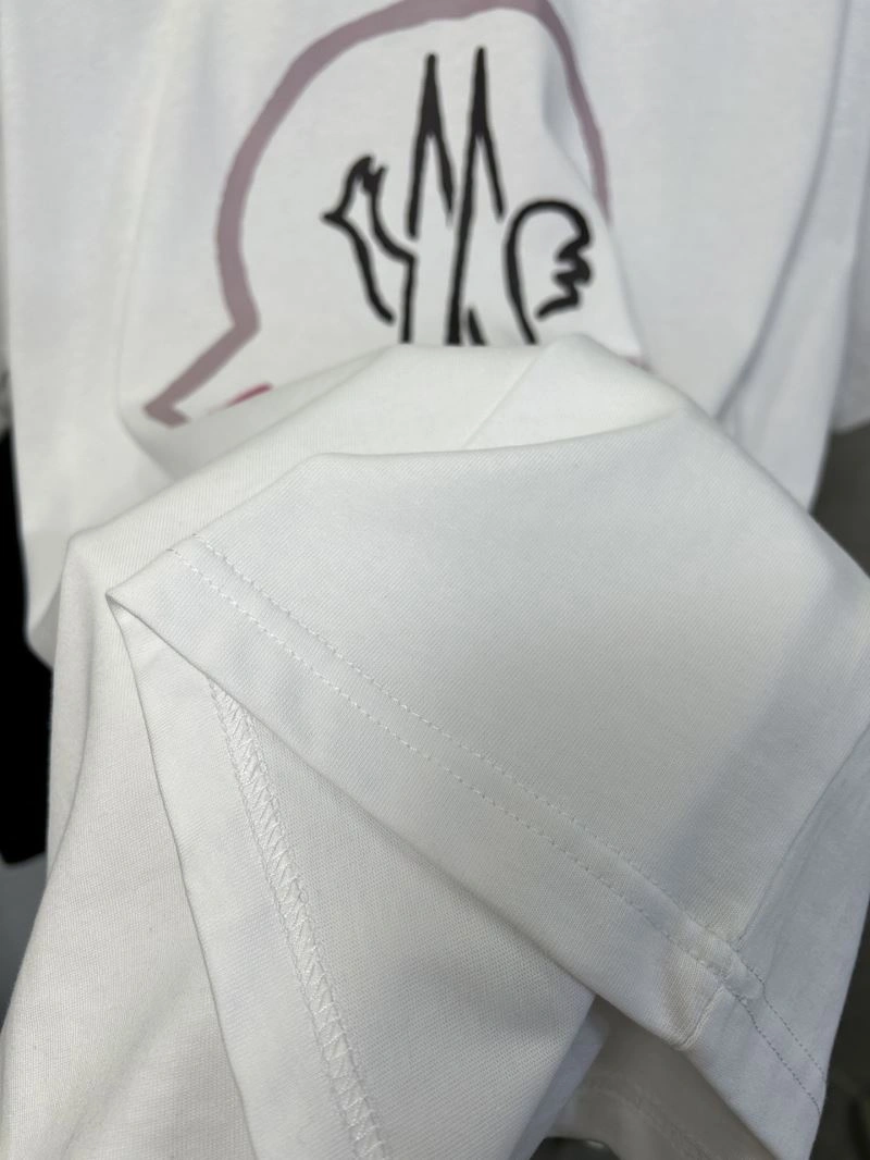 Moncler T-Shirts Minimalist 142814