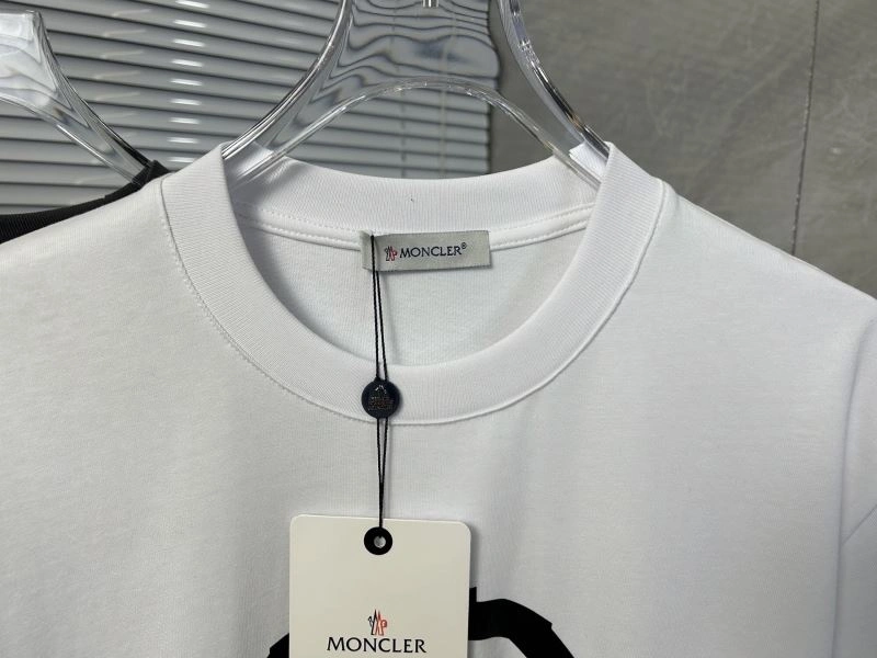 Compact Moncler T-Shirts 142816