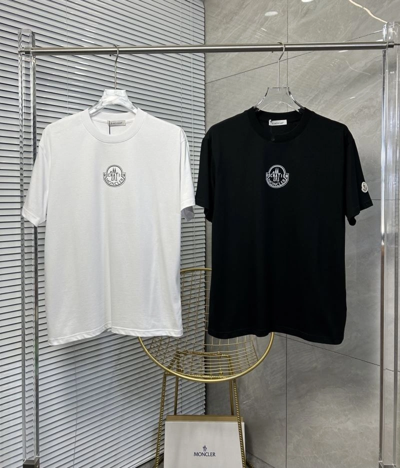 Moncler T-Shirts Versatile 142821