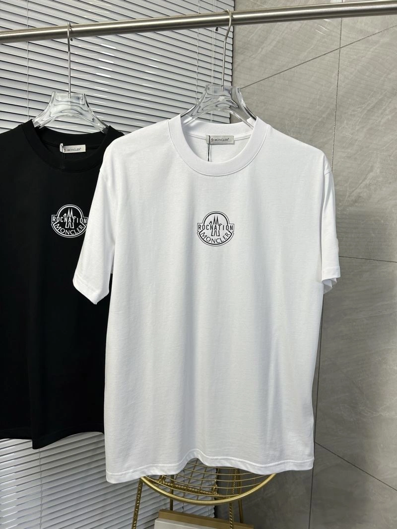 Moncler T-Shirts Versatile 142821