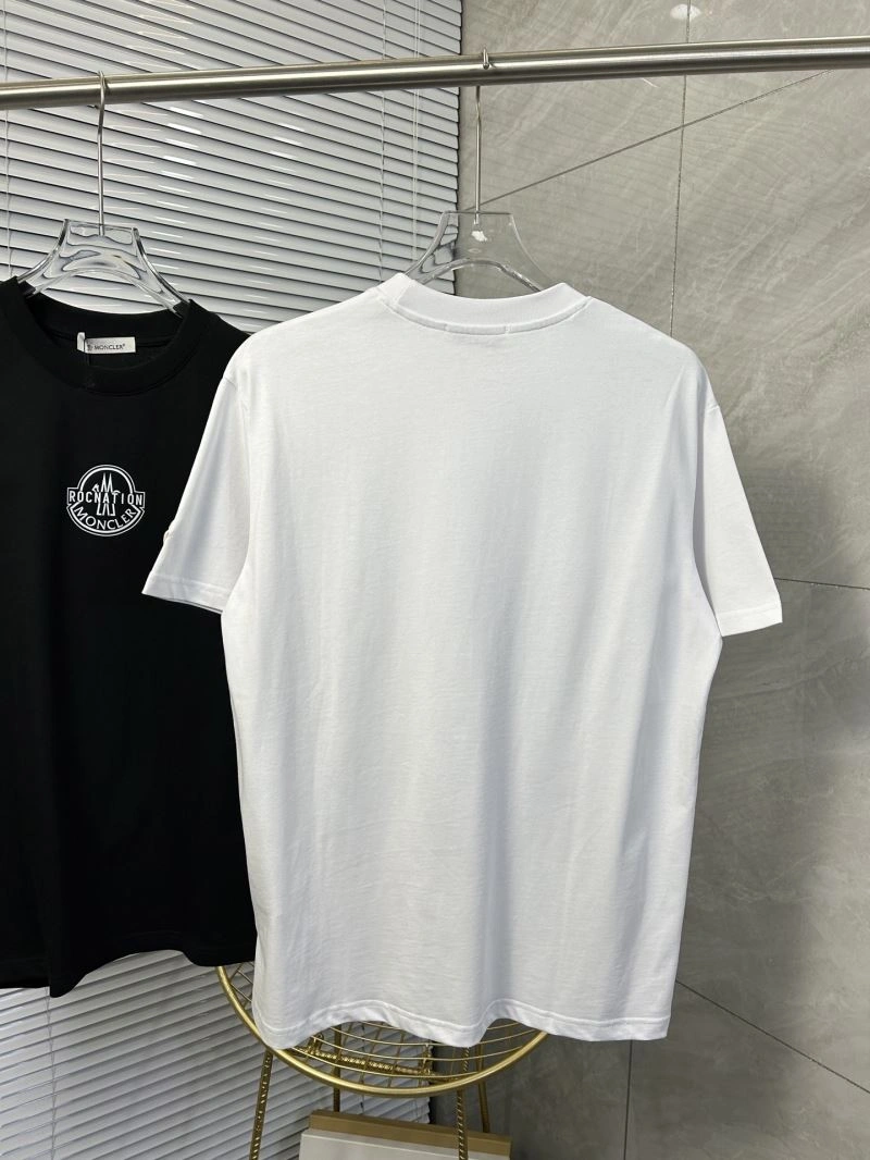 Moncler T-Shirts Versatile 142821