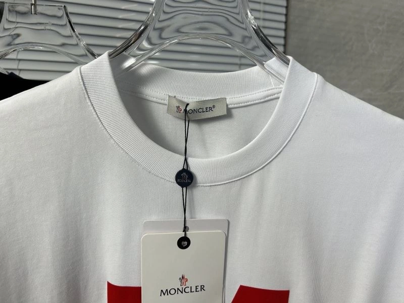 Moncler T-Shirts FashionForward 142804