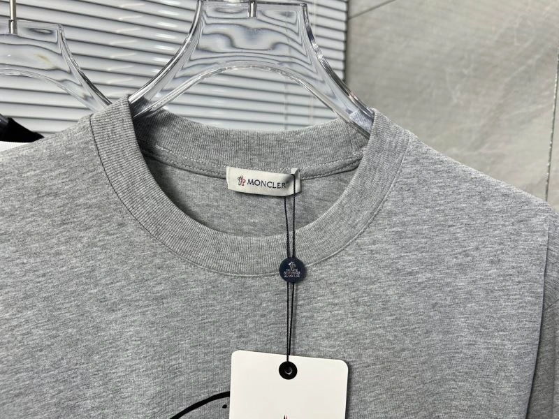 Sleek Moncler T-Shirts 142846