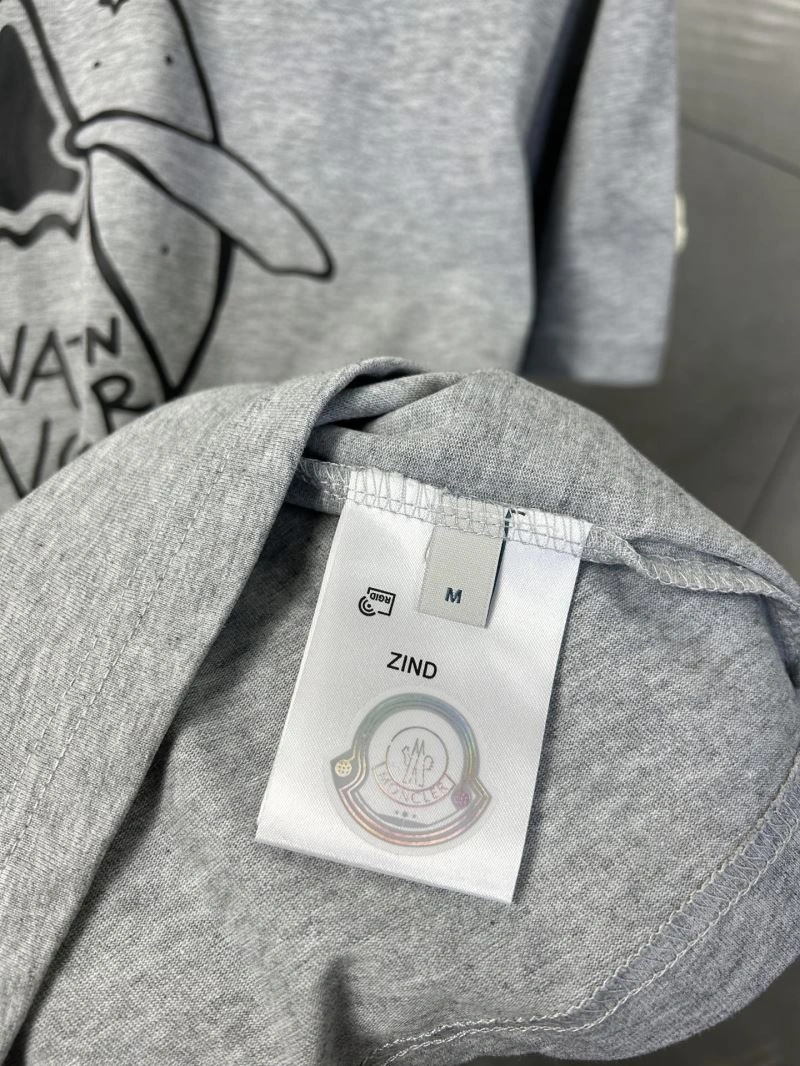 Sleek Moncler T-Shirts 142846