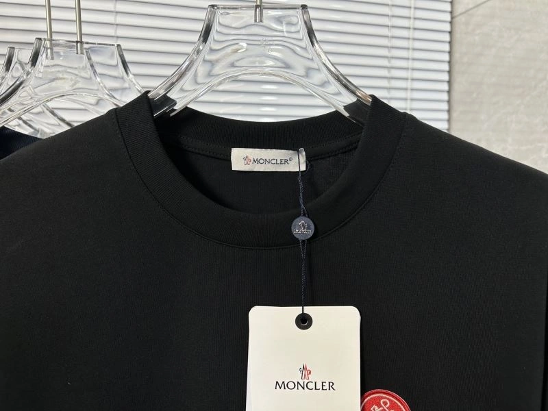 Moncler T-Shirts Breathable 142792