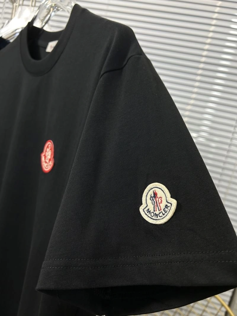 Moncler T-Shirts Breathable 142792