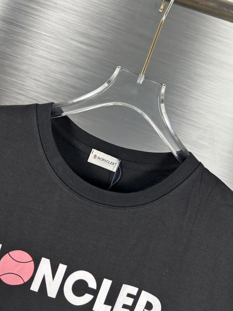 Moncler T-Shirts Snug 142699