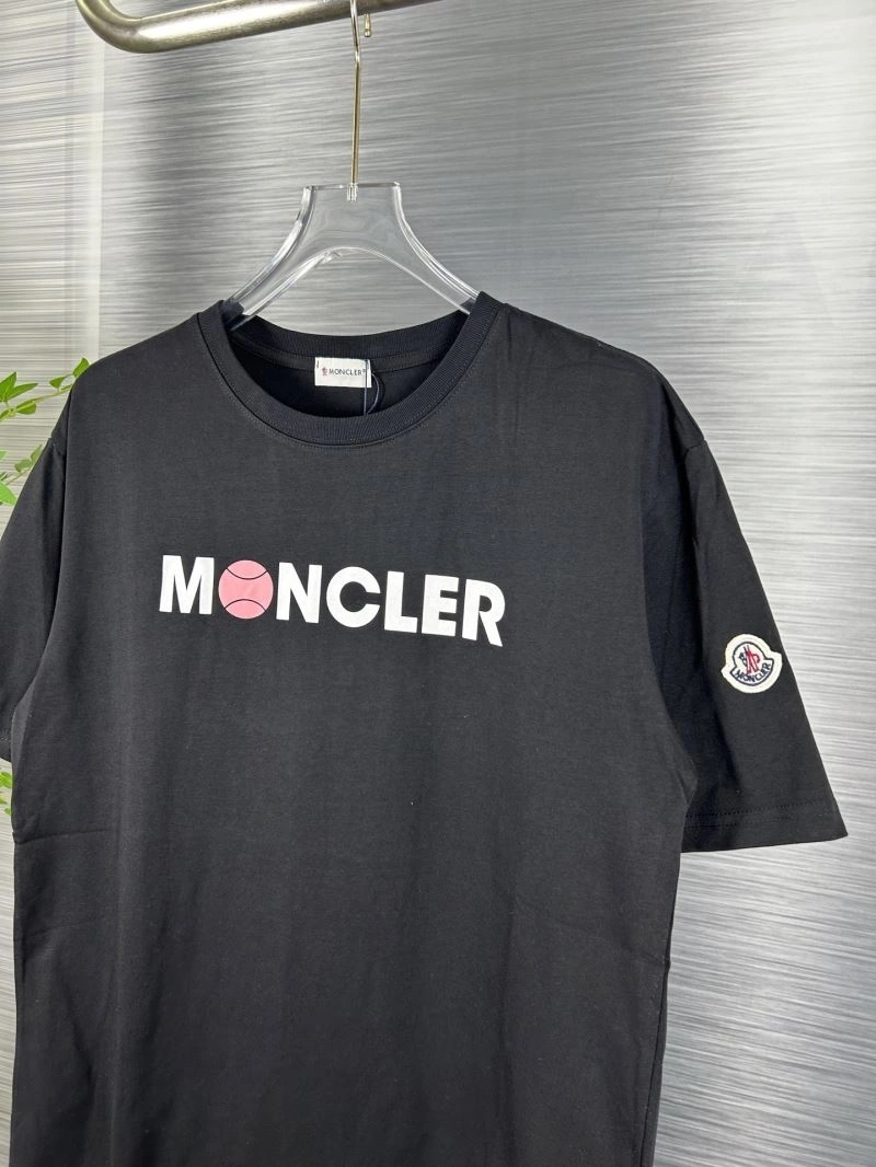 Moncler T-Shirts Snug 142699