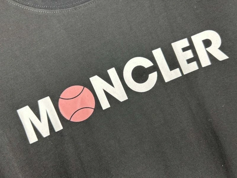 Moncler T-Shirts Snug 142699