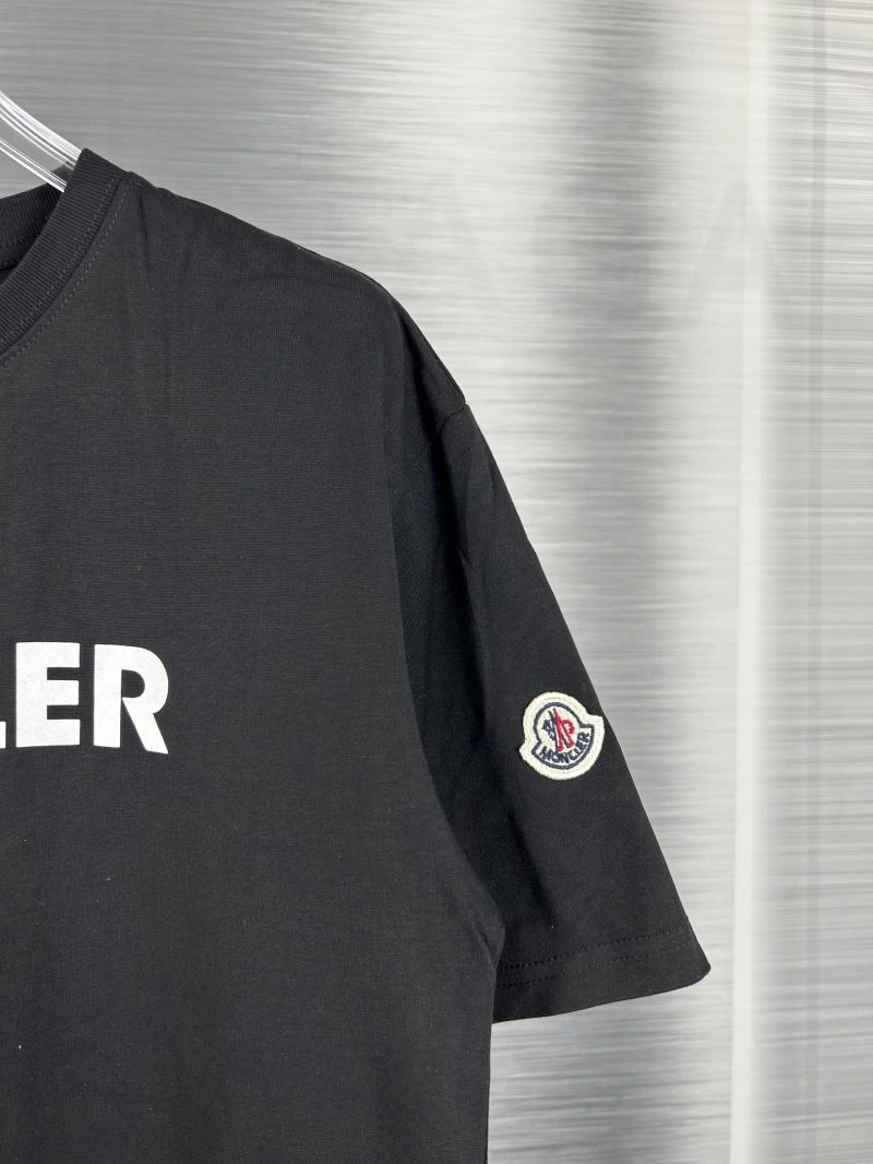 Moncler T-Shirts Snug 142699