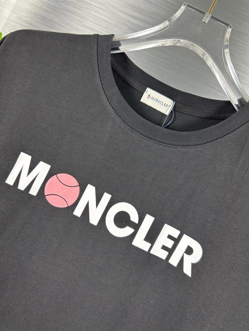 Moncler T-Shirts Snug 142699