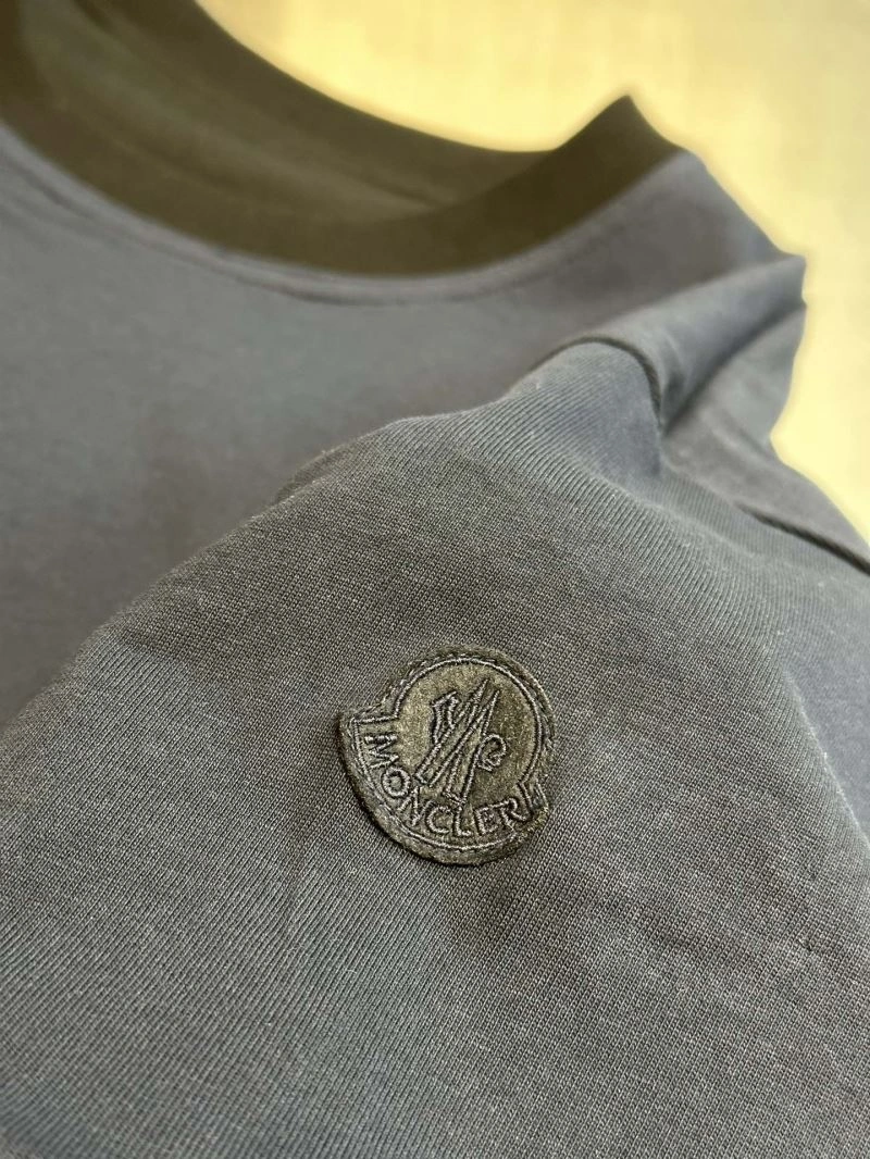Moncler T-Shirts Effortless 142650