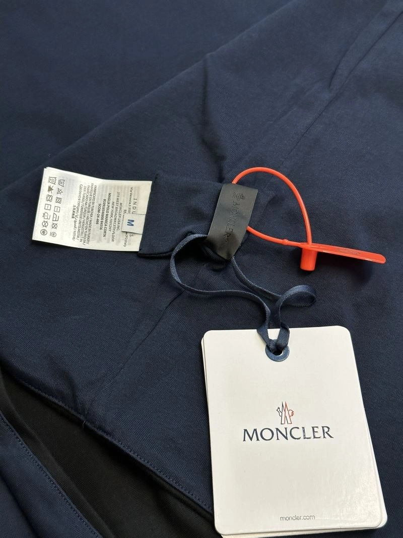 Moncler T-Shirts Effortless 142650