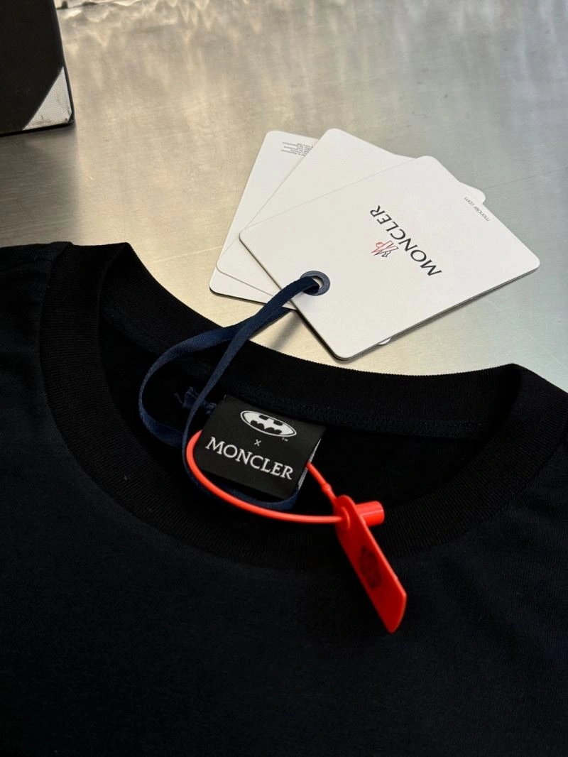 Moncler T-Shirts Minimalist 142653