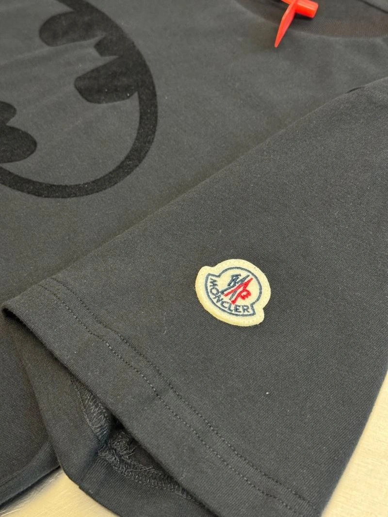 Moncler T-Shirts Minimalist 142653