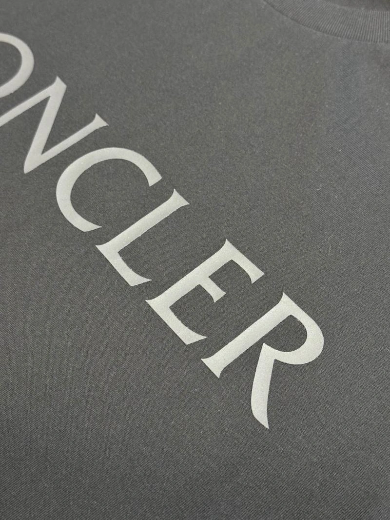 Moncler T-Shirts Resilient 142645