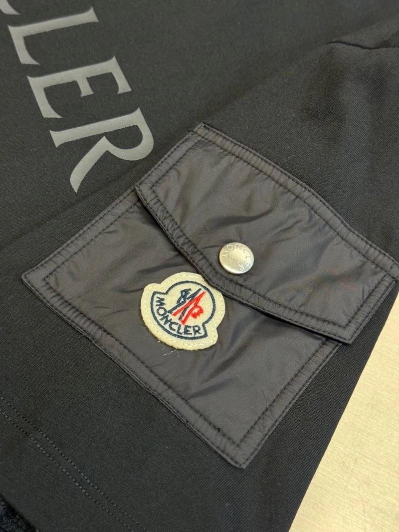 Moncler T-Shirts Resilient 142645