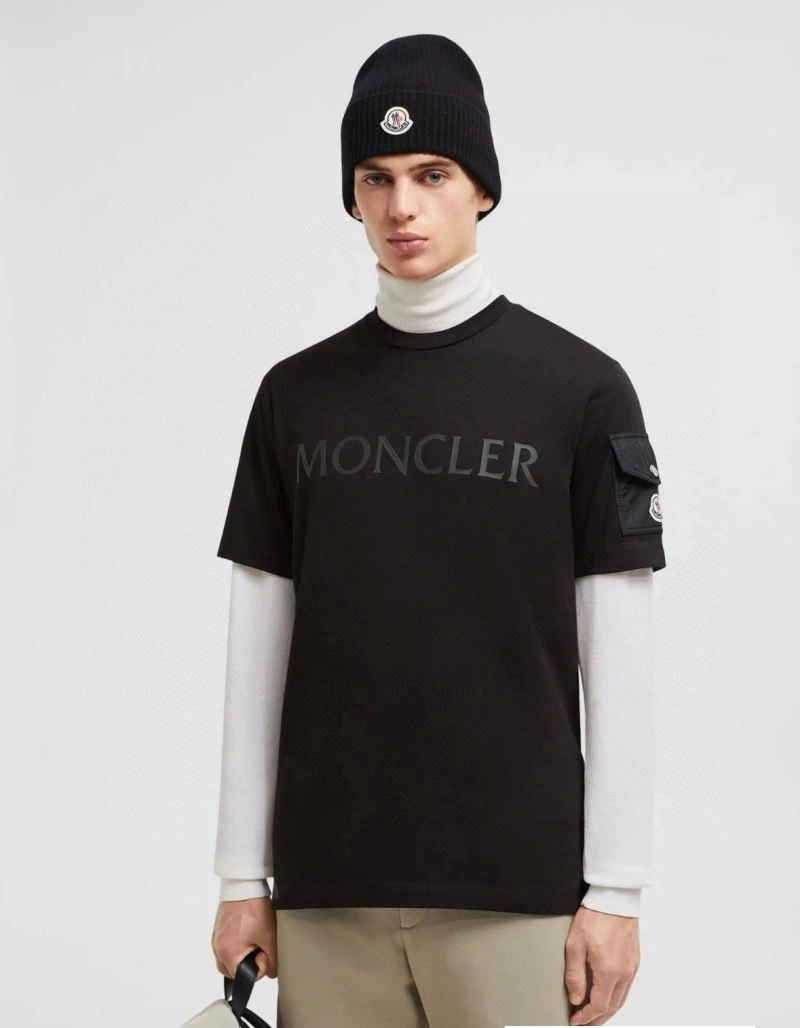 Moncler T-Shirts Resilient 142645
