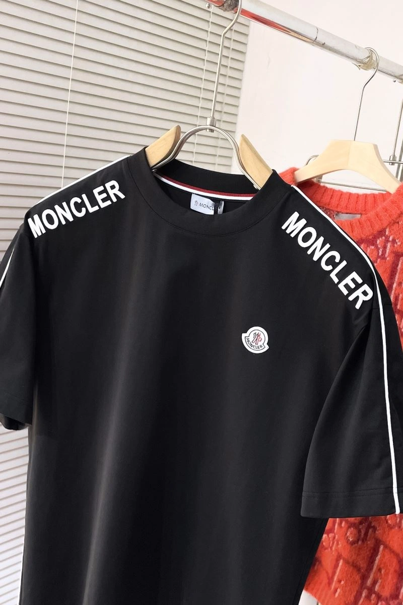 Moncler T-Shirts Breathable 143155