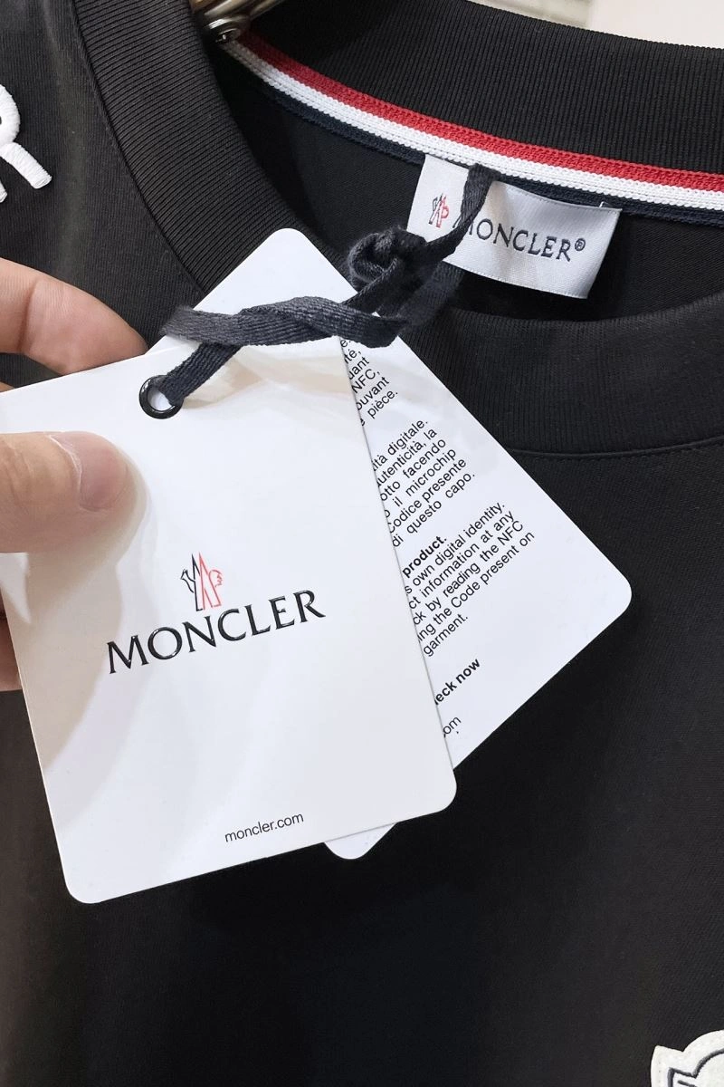 Moncler T-Shirts Breathable 143155